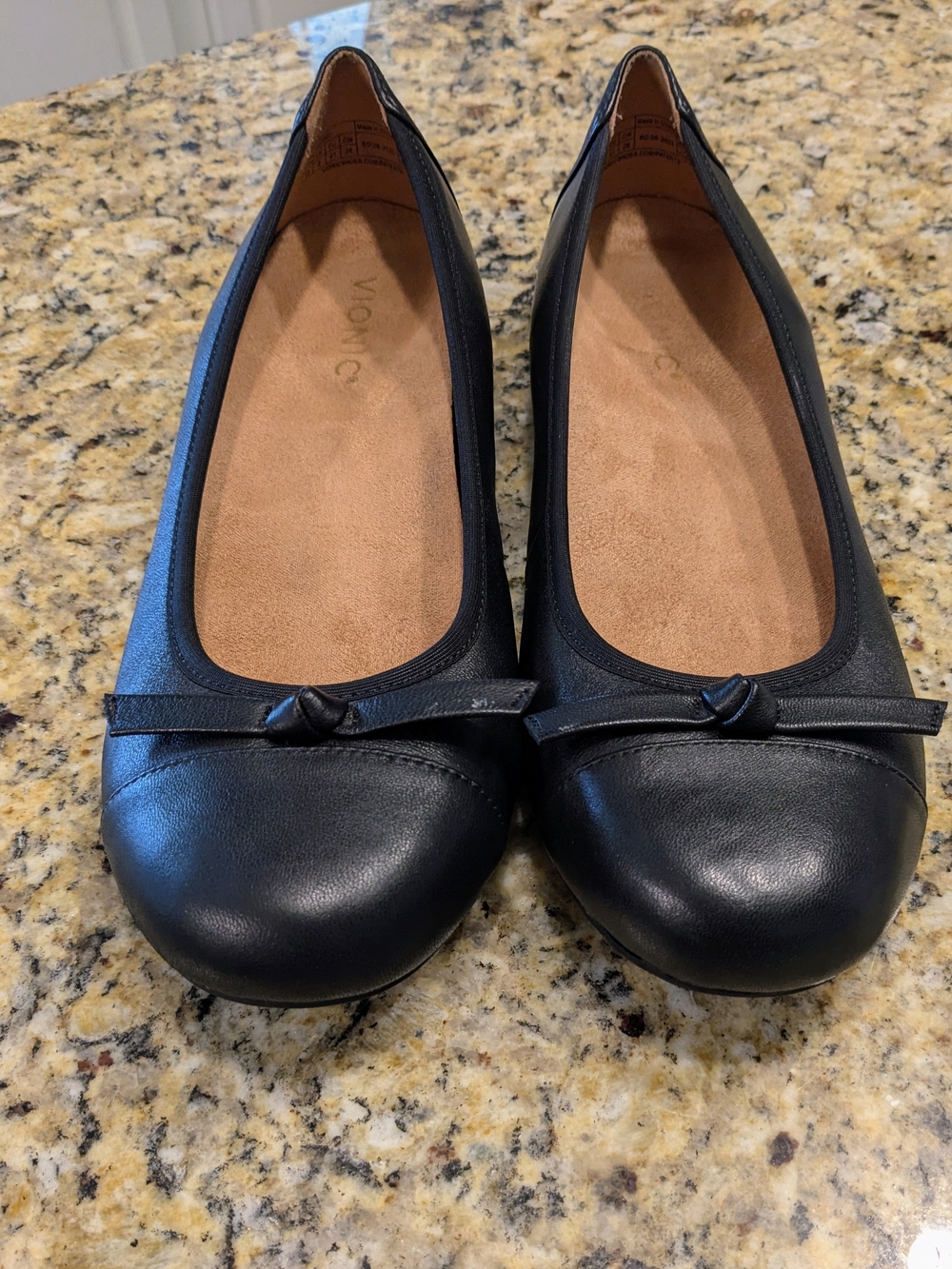 Vionic Black Leather Ballet Flats with Knot Bow